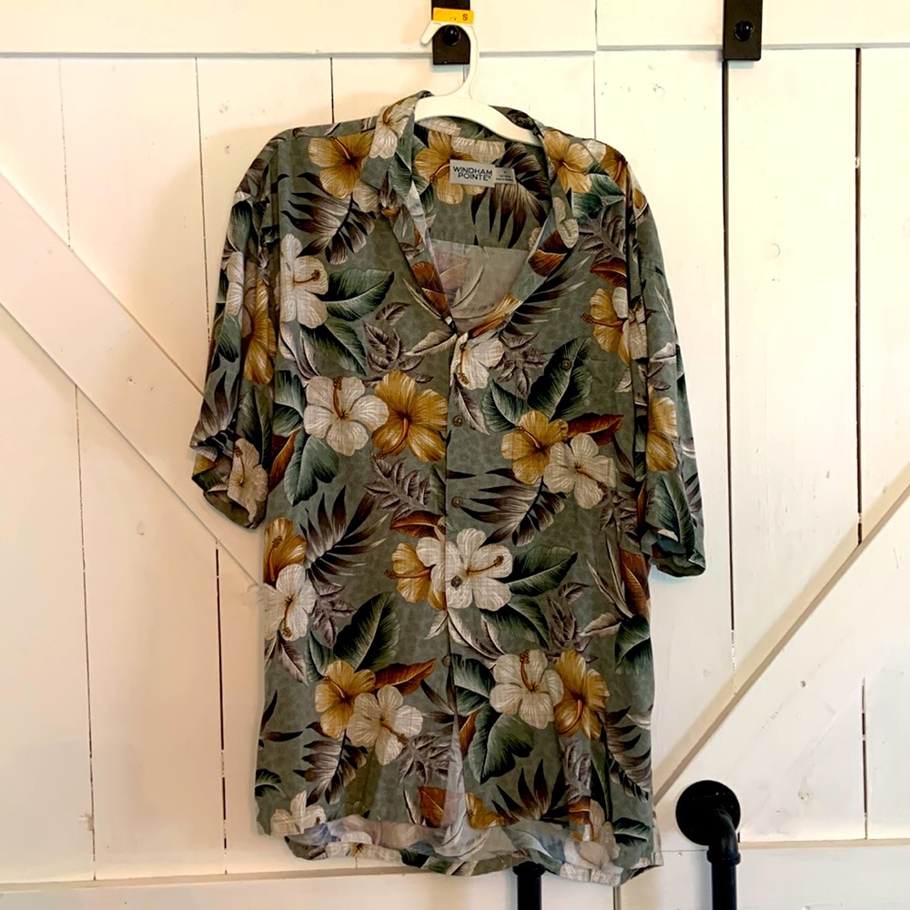 Men’s medium tropical shirt